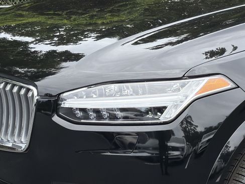 Certified 2023 Volvo XC90 B5 Plus AWD/4WD image 6
