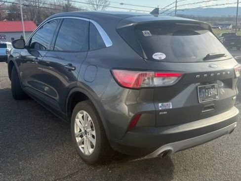 Used 2020 Ford Escape SE image 2