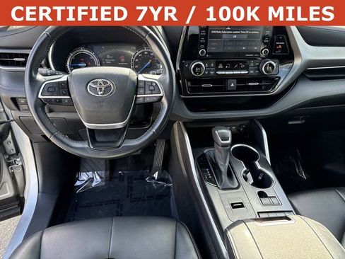 Used 2022 Toyota Highlander XLE AWD/4WD image 18