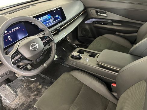 Used 2024 Nissan Ariya AWD image 9