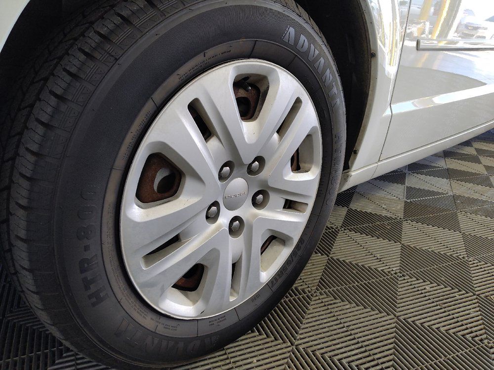 Used 2017 Dodge Grand Caravan SE FWD image 31