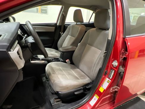 Used 2015 Toyota Corolla LE image 12