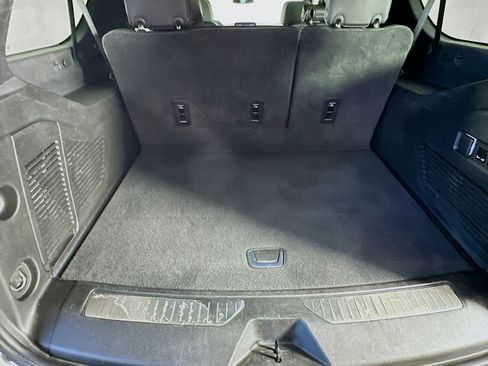 Used 2023 Chevrolet Suburban Premier image 29