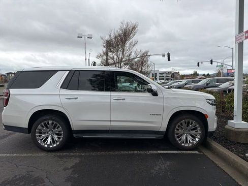 Used 2021 Chevrolet Tahoe Premier w/ Premium Package image 3