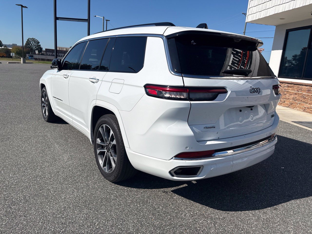 Used 2023 Jeep Grand Cherokee L Overland w/ Luxury Tech Group IV AWD/4WD image 7