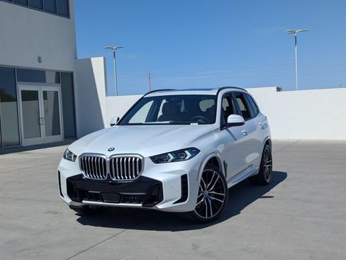 New 2026 BMW X5 xDrive40i w/ M Sport Package AWD/4WD image 3
