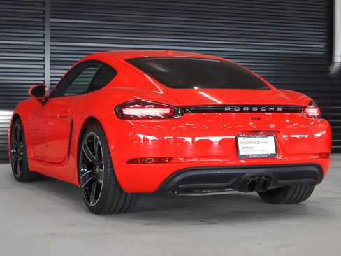Used 2025 Porsche 718 Cayman image 3
