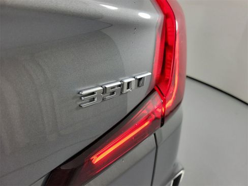 Certified 2025 Cadillac XT4 Premium Luxury image 5