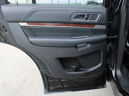 Used 2017 Ford Explorer Platinum image 37