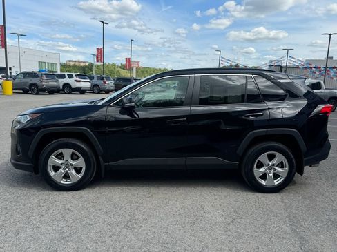 Used 2021 Toyota RAV4 XLE w/ Convenience Package AWD/4WD image 4