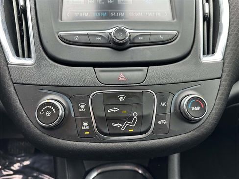 Used 2018 Chevrolet Malibu LT image 21