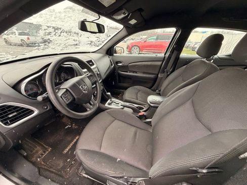 Used 2013 Dodge Avenger SE image 10