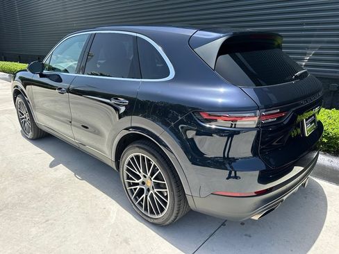 Certified 2022 Porsche Cayenne AWD/4WD image 3
