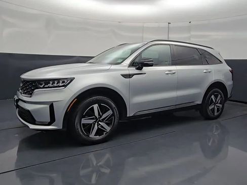 Used 2022 Kia Sorento S w/ Panoramic Sunroof Package FWD image 3