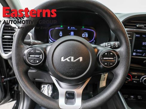 Used 2023 Kia Soul LX FWD image 10
