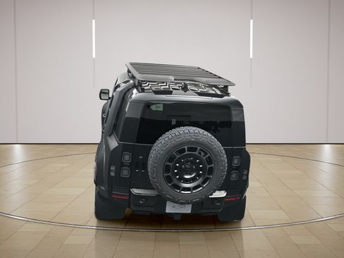 New 2026 Land Rover Defender 110 AWD/4WD image 32