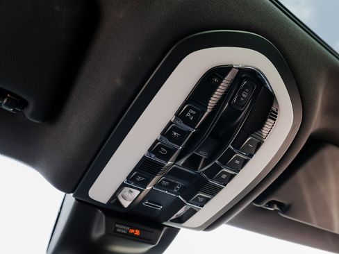 Certified 2024 Porsche Macan image 21