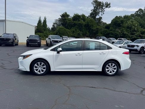Used 2024 Toyota Corolla LE FWD image 3