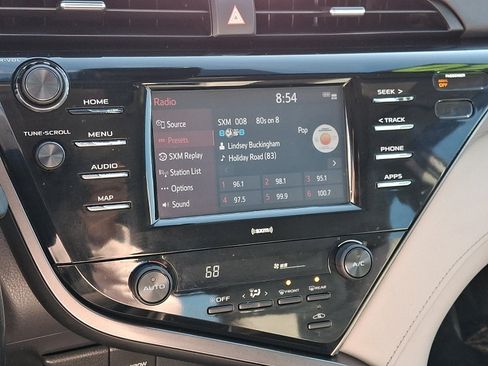 Used 2020 Toyota Camry SE w/ Blackout Package FWD image 16