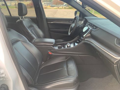 Used 2024 Jeep Grand Cherokee Limited image 31