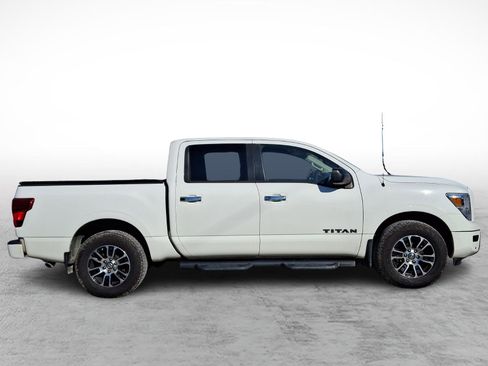 Used 2021 Nissan Titan SV w/ SV Convenience Package image 7