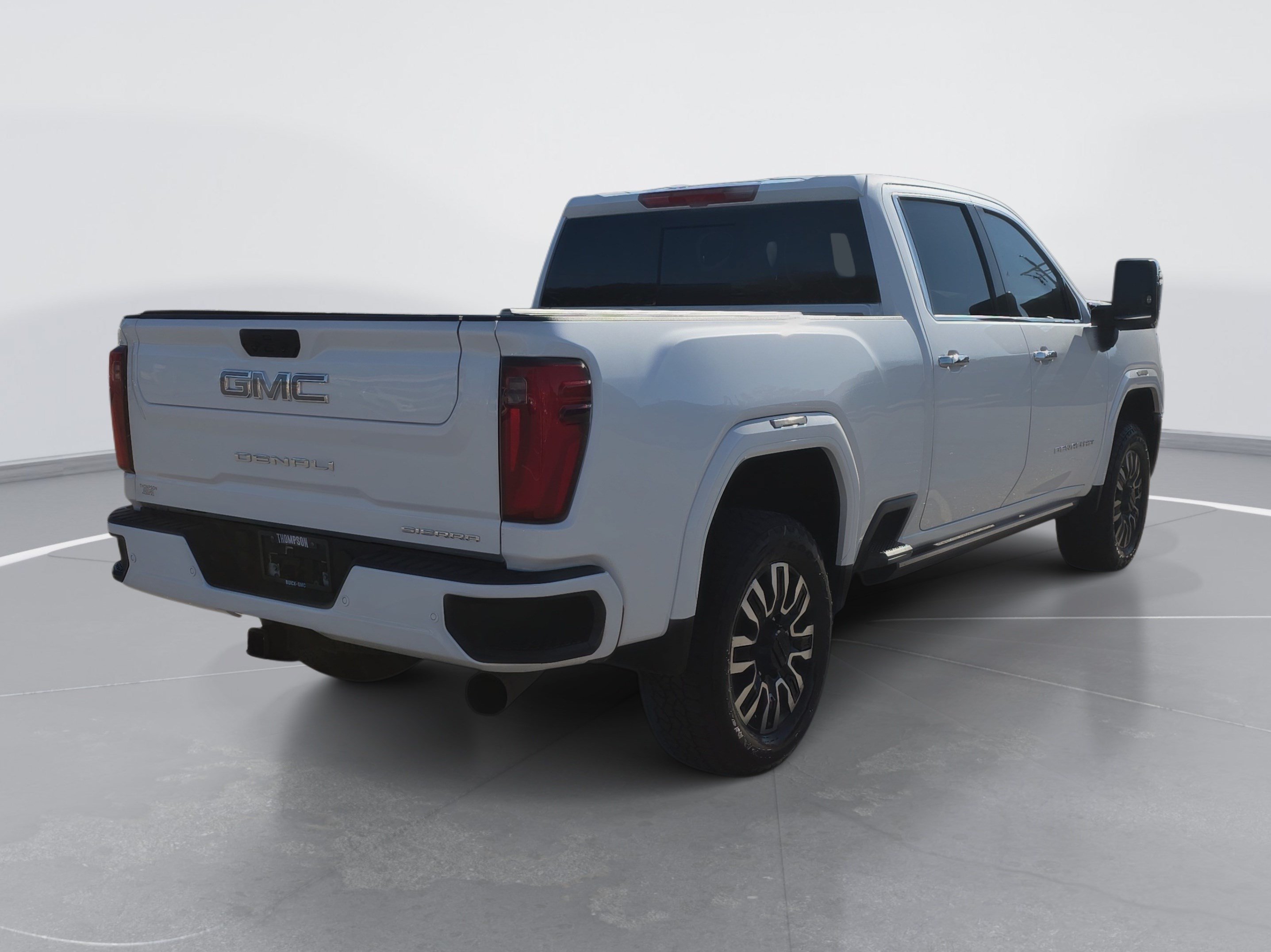 Used 2024 GMC Sierra 2500 Denali Ultimate AWD/4WD image 3