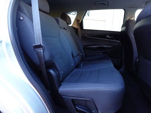 Used 2016 Kia Sorento L FWD image 16