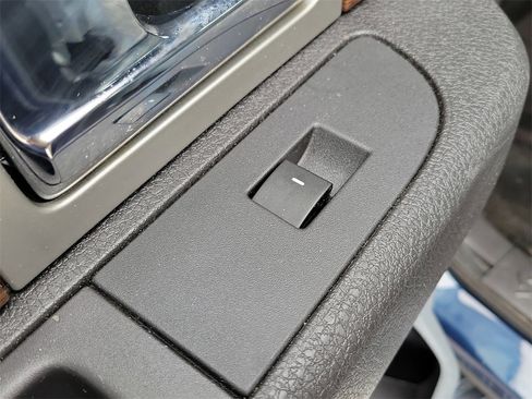 Used 2013 Ford F150 Lariat w/ Luxury Equipment Group image 13