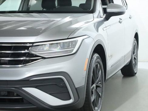 Certified 2024 Volkswagen Tiguan SE AWD/4WD image 4
