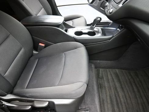 Used 2018 Chevrolet Malibu LT image 25