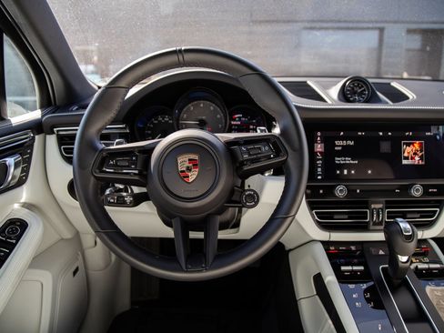 Certified 2025 Porsche Macan S AWD/4WD image 16