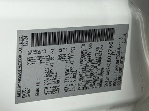 Used 2025 Nissan Rogue S image 32