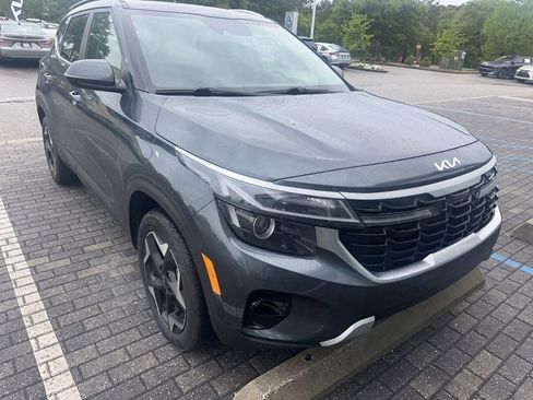 Used 2025 Kia Seltos EX FWD image 16