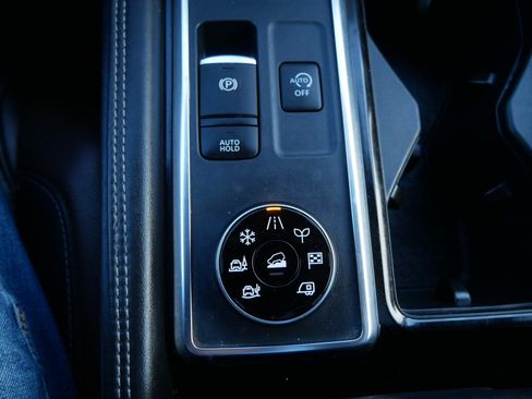 Used 2023 Nissan Pathfinder Platinum image 30