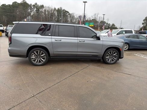 Used 2022 Cadillac Escalade ESV Sport w/ Touring Package image 11