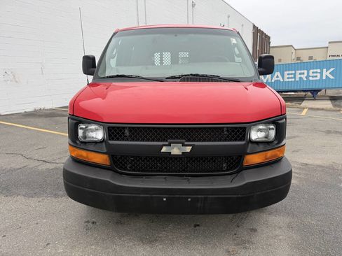 Used 2016 Chevrolet Express 2500 image 8