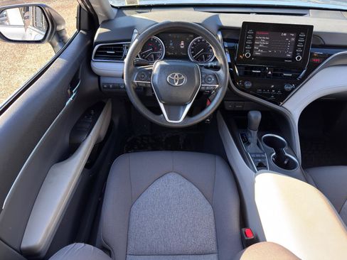Used 2022 Toyota Camry LE image 25
