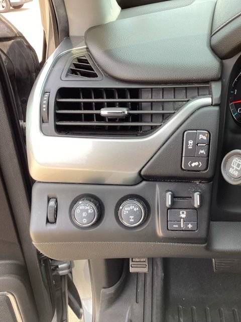 Used 2020 Chevrolet Tahoe LT w/ Luxury Package AWD/4WD image 12