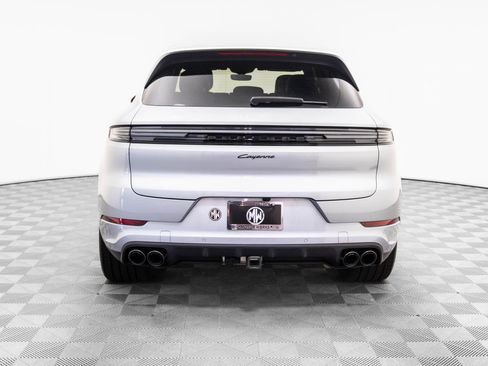 Certified 2024 Porsche Cayenne image 10