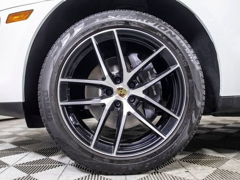 Used 2023 Porsche Macan AWD/4WD image 41