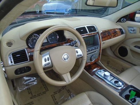 Used 2010 Jaguar XK Convertible image 12