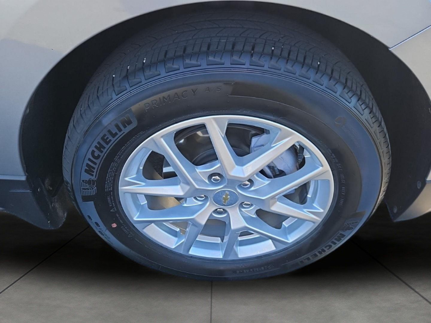 Certified 2024 Chevrolet Equinox LT w/ LPO, Floor Liner Package FWD image 11