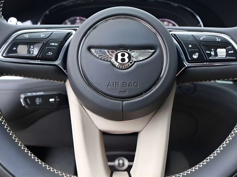 Used 2025 Bentley Bentayga Extended Wheelbase AWD/4WD image 26
