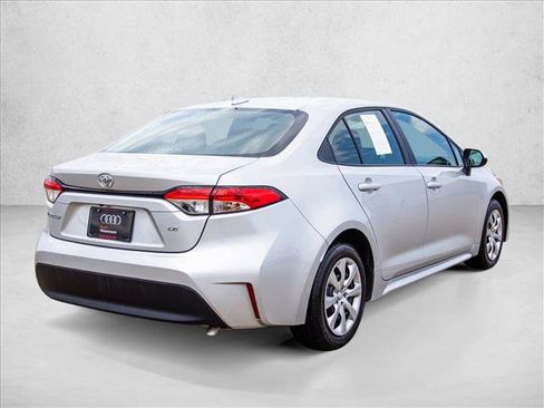 Used 2025 Toyota Corolla LE FWD image 5