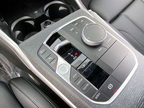 Used 2025 BMW 330i xDrive Sedan w/ Premium Package AWD/4WD image 22