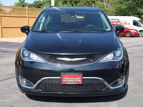 Used 2020 Chrysler Pacifica Touring-L Plus FWD image 4