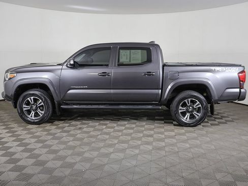 Used 2018 Toyota Tacoma TRD Sport AWD/4WD image 15