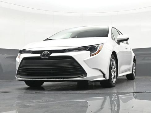 Used 2023 Toyota Corolla LE FWD image 35