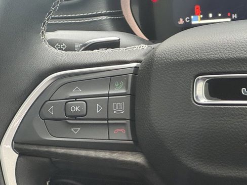 Used 2024 Jeep Grand Cherokee Limited image 21