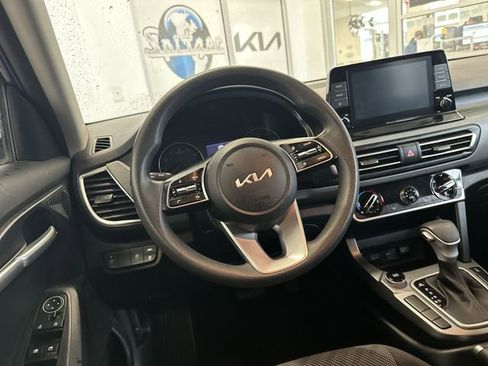 Certified 2022 Kia Seltos LX image 13